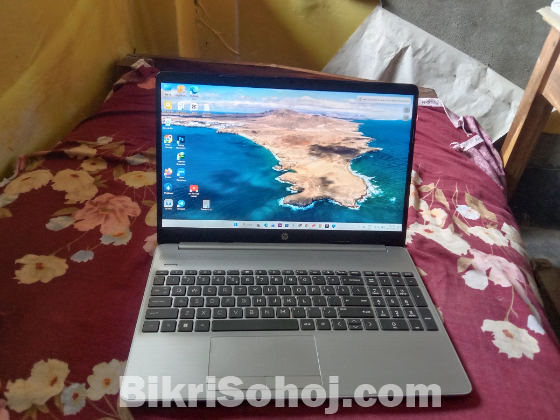 ল্যাপটপ টি খুবই কম সময় ব্যবহার করা হয়েছে।